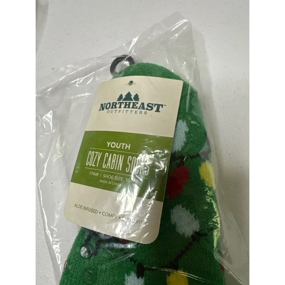 Northeast Outfitters Youth Cozy Cabin Socks Green Christmas Holiday Lights‎